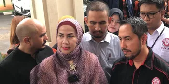 Sunan Kalijaga Menghindar Saat Venna Melinda Pertanyakan Surat Kuasa Terkait Permintaan Barang Ferry Irawan