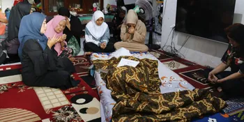 Tangis Istri Pecah di Samping Jenazah Hamdan ATT, Meninggal di Rumah Sebelum Sempat Dibawa ke RS