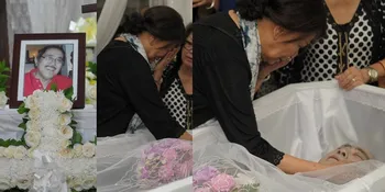 Tangis Rima Melati Tatap & Belai Lembut Jenazah Frans Tumbuan