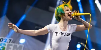 Tanpa Paramore, Ini Bukti Hayley Williams Tetap Pantas Jadi Idola