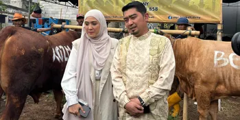 Ustaz Solmed & April Jasmine Beli Sapi Kurban di Bekasi, Beri Nama 'Kondisi Prima' dan 'Berkah'