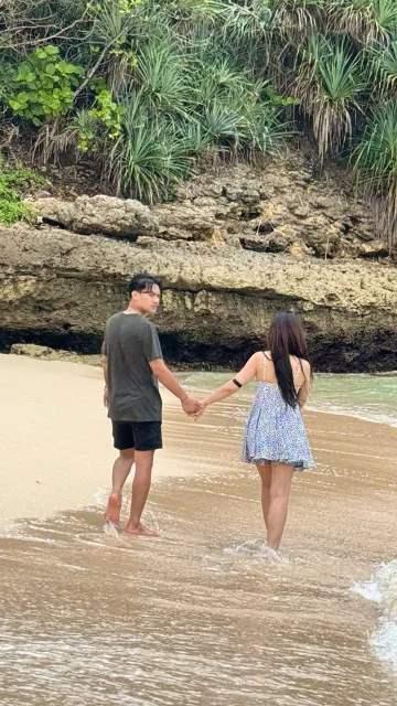 7 Potret Happy Asmara dan Gilga Sahid yang Lengket Terus Meski di Pantai, Definisi Saling Cinta dan Mesra Selalu