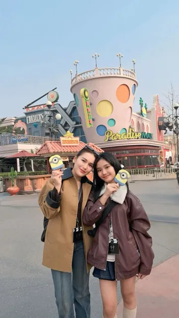 7 Potret Liburan Ayu Ting Ting ke Universal Studio Beijing, Quality Time bersama Bilqis