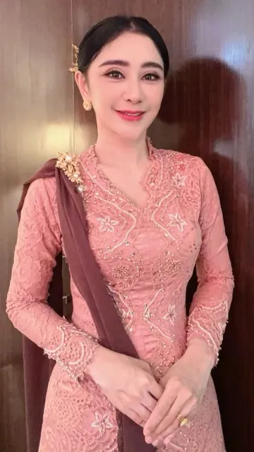 Momen Hangat Uut Permatasari dan Ibu-Ibu Bhayangkari, Tampil Anggun dengan Busana Adat Bali