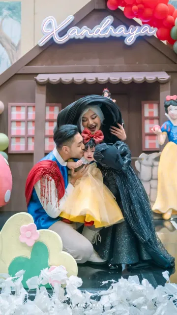 Xandraya Anak Kedua Siti Badriah Ultah, Gelar Pesta Bertema Princess Snow White