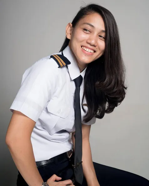 9 Foto Athira Pilot Cantik Bergaji Puluhan Juta M Kapanlagi Com
