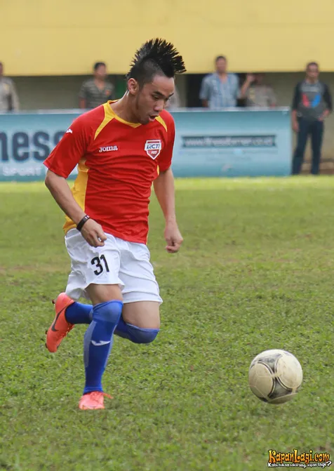 Al Lucky Laki  Saat Para Seleb Ganteng Pakai Kostum Sepak 