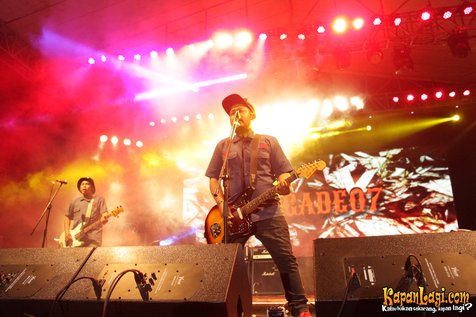 Aksi Brigade 07, salah satu band lokal yang tampil di Kickfest 2014 @foto: KapanLagi.com®/Adhib Mujaddid