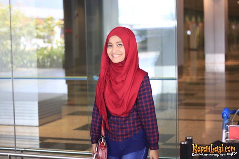 Fatin paham benar sedang disorot banyak kamera @foto: KapanLagi.com®/Adhib Mujaddid