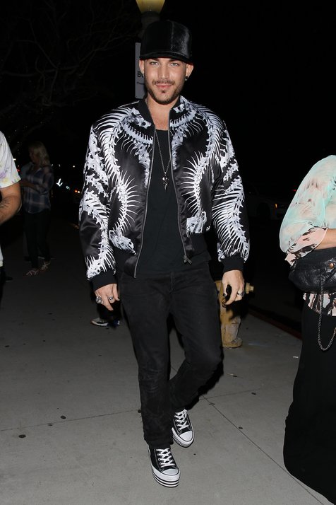 Adam Lambert Rehat Sejenak @Splashnews.com