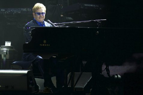 Konser Elton John hampir mendapat serangan teror dari seorang pemuda Haroon Syed © Splashnews