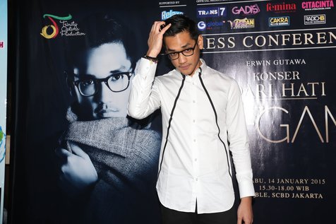 Karena bersahabat sudah lama, Afgan dan Rossa sulit romantis ketika nyanyi bareng ©KapanLagi.com/Budy Santoso