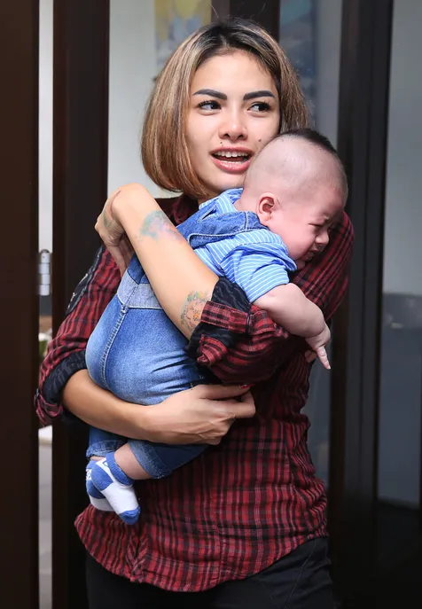 Hak Asuh Azka Raqila Ukra Resmi Jatuh Ke Tangan Nikita Mirzani Kapanlagi Com