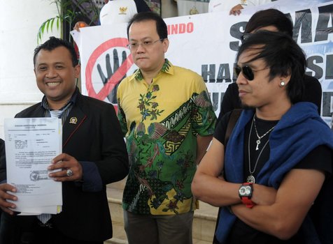 Radja dan kuasa hukumnya terus akan terus memburu para begal dunia musik ©KapanLagi.com/Bayu Herdianto