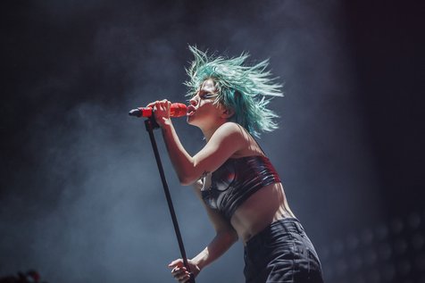 Paramore kini hanya beranggotakan Hayley Williams serta Taylor Yorke © paramore.net