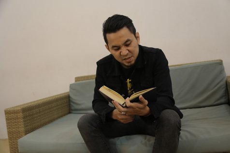 Syahdu! Suara Ray Nineball saat membaca surat Al-Mulk merdu banget ©KapanLagi.com/Agus Apriyanto