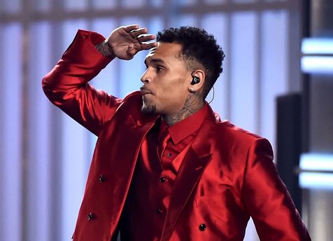 Chris Brown menemui halangan dalam perjalanan turnya di Australia © splashnews.com