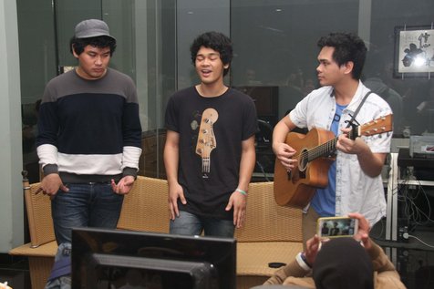 The Overtunes sajikan nada-nada full cinta dalam album SELAMANYA ©KapanLagi.com/Adhib Mujjadid