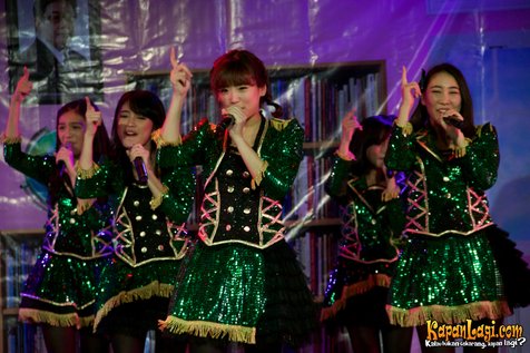  JKT48 menggelar pertunjukkan reguler bertajuk 'JKT48 School' sepanjang Ramadan. Foto: KapanLagi.com®/Djoko Poerwanto