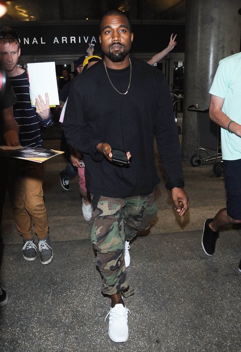 Mengapa Kanye West selalu perform hanya 13 menit saja? ©Fameflynet