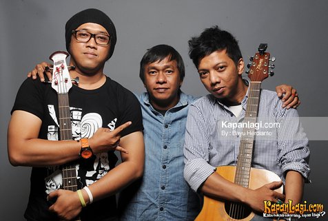 Wayang Band bersama tim KapanLagi.com © KapanLagi.com®/Bayu Herdianto