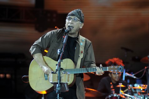 Tiket konser Iwan Fals dijual setengah harga oleh calo. @KapanLagi.com/Bayu Herdianto