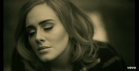 Adele dalam klip terbarunya 'Hello' © Youtube.com/AdeleVevo