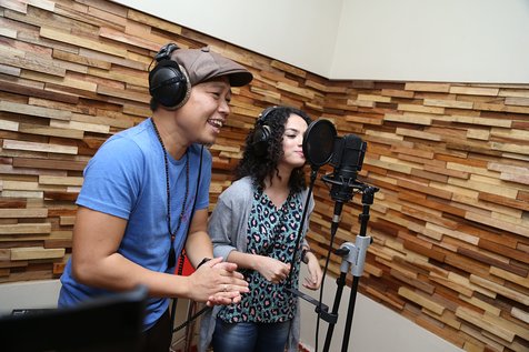 Soundtrack NEGERI VAN ORANJE yang dinyanyikan Sandhy Sondoro dan Wizzy akhirnya rilis © KapanLagi.com®/Agus Apriyanto