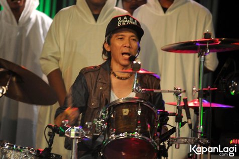 Bimbim CS bawakan lagu-lagu di album baru untuk Slankers Atambua © KapanLagi.com®/Bayu Herdianto