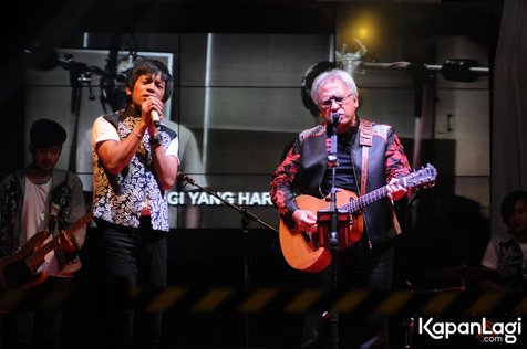 Ryan D Masiv bersama Iwan Fals saat di The Foundri 8, SCBD, Jakarta © KapanLagi.com®/Bayu Herdianto