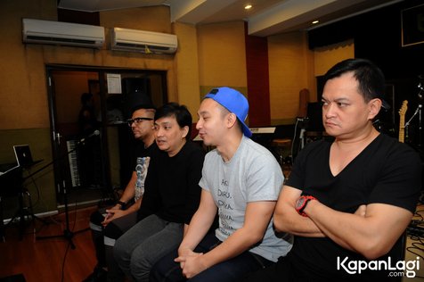 Satu album limited akan diluncurkan oleh Kahitna pada momen konser 30 tahun mereka © KapanLagi.com®/Bayu Herdianto