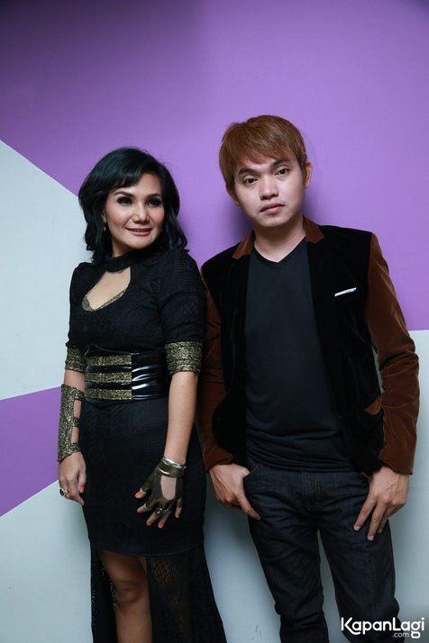 Pertemuannya dengan Dodhy menjadi titik balik Nina Wang sebagai entertainer. Ia tinggalkan bisnis laundrynya demi mengejar cita-citanya sebagai penyanyi © KapanLagi.com®/Agus Apriyanto