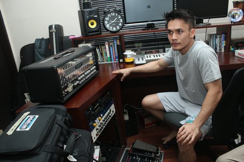 Randy Pangalila terjun ke dunia musik lewat grup RVN © KapanLagi.com®/Agus Apriyanto