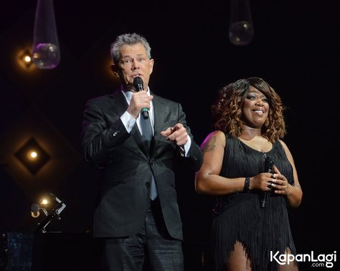 Pada sumber Entertainment Tonight Canada, David Foster menyatakan anak Michael Buble masih dalam kondisi baik © KapanLagi.com