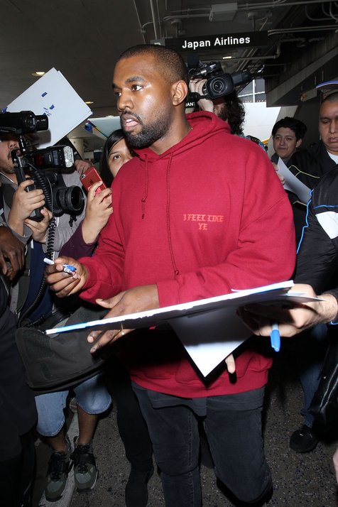 Kanye West sempat berkata bahwa ia tak akan datang ke Grammy Awards jika nama Frank Ocean dan album 'BLONDE'-nya tak masuk nominasi © TPG Images