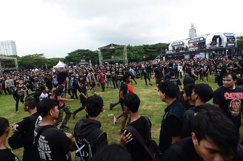 Hammer Stage dan Sonic Stage masih jadi panggung primadona bagi para 'headbangers' © KapanLagi.com/Bambang E. Ros