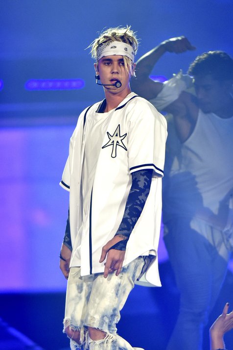 Bieber beri 'kuliah' pada fansnya di konser Birmingham © TPG Images