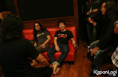 Power Slaves rekam materi baru dengan cara oldshool © KapanLagi.com®/Agus Apriyanto