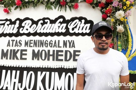 Glenn hadiri rumah duka almarhum Mike © KapanLagi.com®/Bayu Herdianto