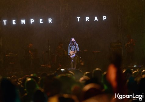 The Temper Trap menutup penampilan mereka dengan lagu 'Sweet Disposition' © KapanLagi.com/Muhammad Akrom Sukarya