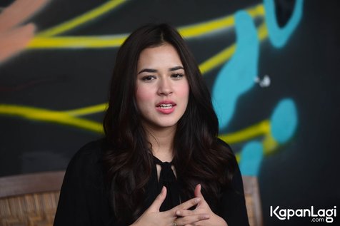 Sebelum manggung, Raisa mengkonsumsi ramuan  Putri Keraton © KapanLagi.com/Bayu Herdianto