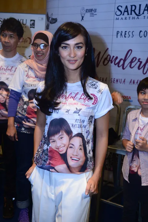 Atiqah Hasiholan jarang dibilang cantik oleh suami © KapanLagi.com®/Bayu Herdianto