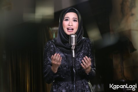 Laudya Cynthia Bella saat syuting klip barunya © KapanLagi.com/Budy Santoso