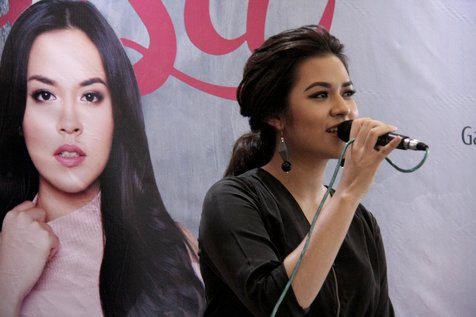 Ingin buang air kecil, salah satu dilema yang dirasakan Raisa selama tour menggunakan jalur darat © KapanLagi.com/Natanael Sepaya