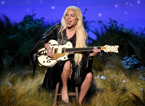 Lady Gaga harus membatalkan jadwal tournya di Eropa karena kembali sakit © AFP