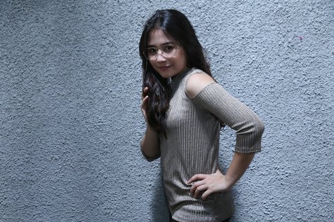 Prilly galau dengan lagu-lagu Glenn Fredly © KapanLagi.com®/Agus Apriyanto