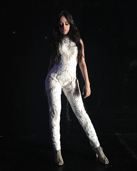 Camila Cabello mengatakan bahwa ia sebenarnya adalah penyanyi yang digandeng The Chainsmokers untuk mengisi part vokal dalam lagu 'Closer'.