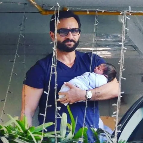 Kareena Kapoor ungkap cara Taimur pandang Saif, manis Šinstagram/kareenafc