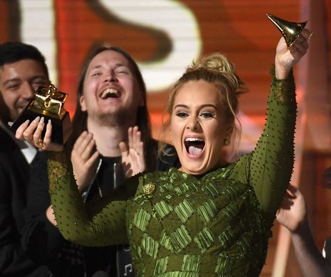 Adele patahkan piala Album of The Year ©AFP