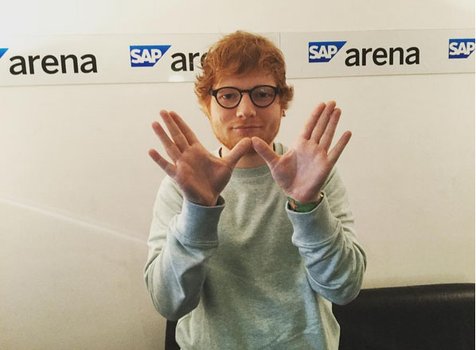 Dibanding Justin Bieber, barang-barang yang diminta Ed Sheeran tersedia di backstage cukup sederhana.